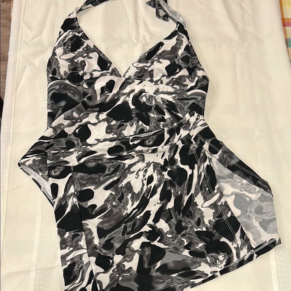 Stylish Black and White Women's one piece swim